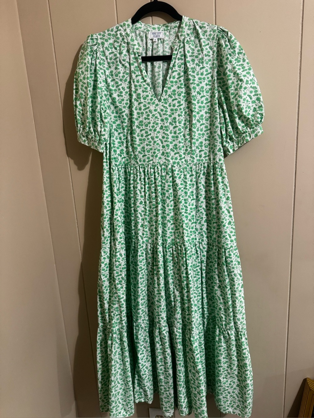 Green Floral Puff-Sleeve Maxi Dress with V-Neck